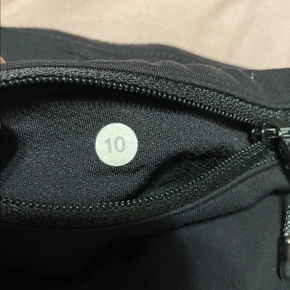 Lululemon Speed Up Shorts NWOT Black White Roses Flowers Athletic Running Sz 10 - Picture 6 of 8